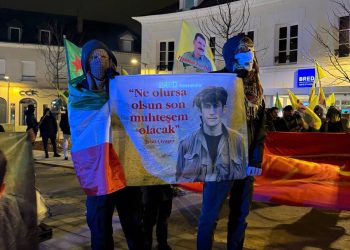 Ji bo Rêber APO li Parîsê ciwan daketin kolanan