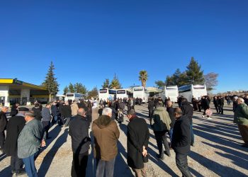 Sedan kes ji bo meşa ser sînor li Pirsûsê kom dibe