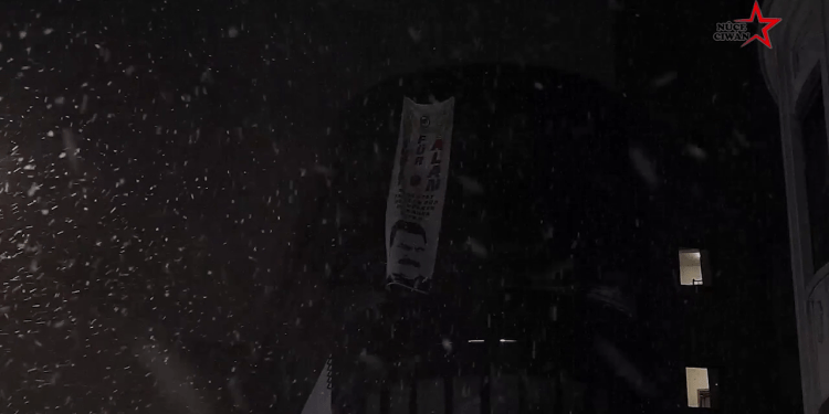 TCŞ’ê li Bremenê ji bo azadiya fîzîkî ya Rêber APO pankarta daliqand