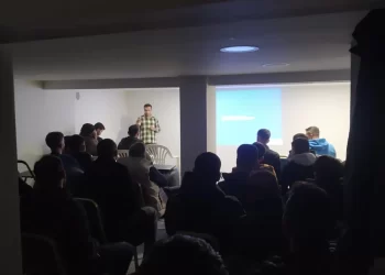 Endamên TCŞ’ê li Antibesê semînerek li dar xistin