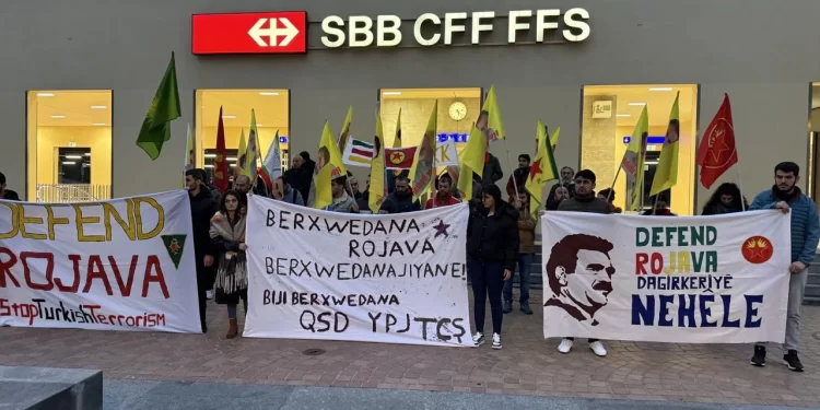 Li Ticînoyê êrîşên ser Rojava hatin protestokirin