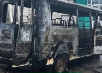 Milîsên HBDH’ê otomobîl û mînîbuseke faşîstan dan ber agir