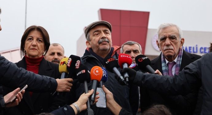 DEM Partiyê ji bo Îmraliyê serlêdan kir