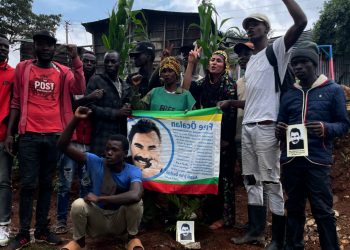 Li Kenya jin û ciwanan Komploya 15’ê Sibatê şermezar kirin