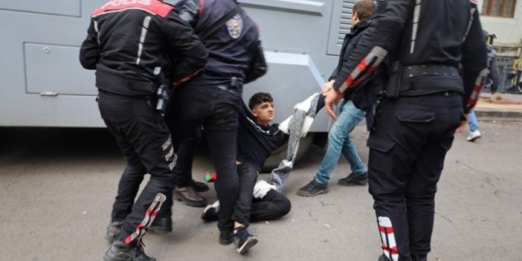 Kesên di mîtînga Amedê de hatibûn binçavkirin serbest hatin berdan