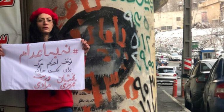 Maryam Sadat Yahyavî li ber girtîgeha Evînê çalakî lidar xist