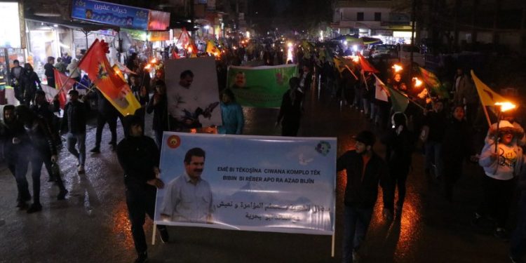 Li Halebê ji bo fizikî azadiya Rêber APO meşa meşaleyî hat lidarxistin