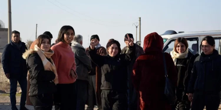 Gelên Qantona Cizîrê ber bi bendava Tişrînê ketin rê