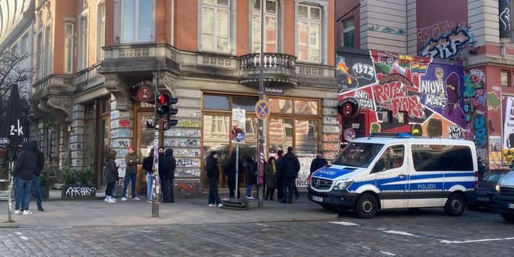 Li Hamburgê terora polîsan