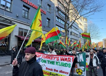 Êrîşên li ser Tişrînê li Dusseldorfê hatin protestokirin