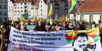 Ji bo Rêber APO bi hezaran kes li Strasboûrgê li hev civiyan