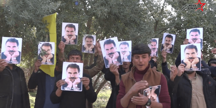 Ciwanên Ereb di bin dirûşma “tu kes nikare roja me tarî bike” de Rêber APO dixwînin