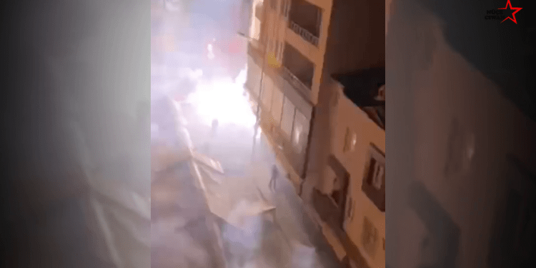 Ciwanên Apoyî li Mêrsînê bi çalakiya dijî komployê kolanan dorpêç kirin