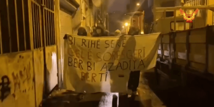 Yekîneyên YCWK’ê yên Stenbolê Komploya 15’ê Sibatê bi meşekê protesto kirin