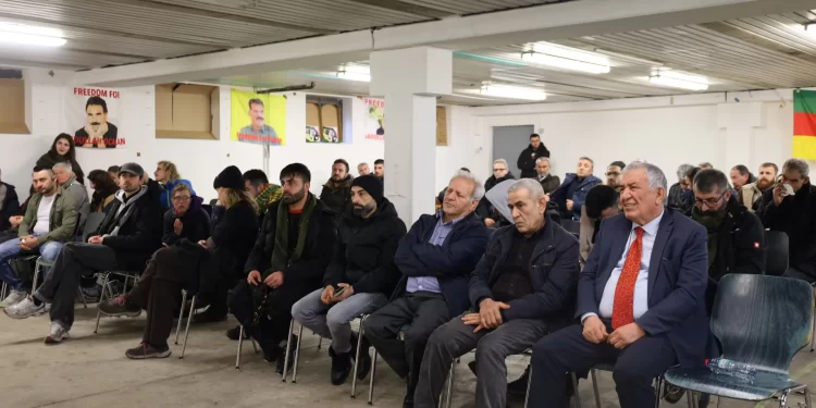 Ciwanên Meşa Dirêj bi Gel re Civiyan