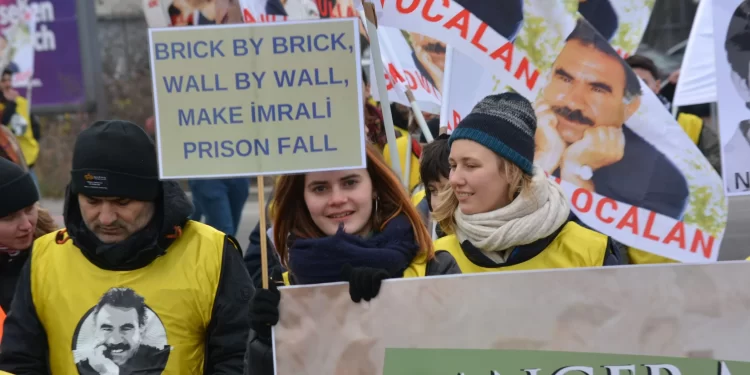 Meşa “Ji Rêber APO re azadî” ji Heîlbronnê heta Strasboûrgê destpê kir