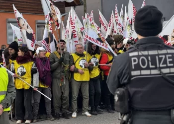 Polîsên Elman a faşîst, êrîşê çalakgêrên meşa dirêj kir- hat nû kirin