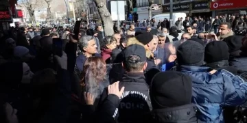 Berxwedana gelê Wanê ya li dijî qeyûman berdewam dike