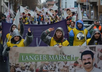 Gav bi gav ber bi azadiyê ve: Qonaxa Stuttgartê dest pê kir