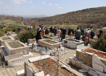 Li Amedê malbatan serdana gorên şehîdan kirin