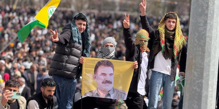 Amed bi “Bijî Serok APO” ve hejiya