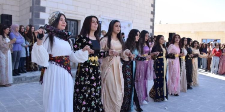 Jinên ciwan û xwendekarên Zanîngeha Kobanê 8’ê Adarê pîroz kir