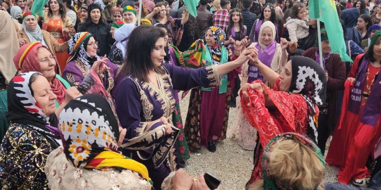 Ji pîrozahiya 8’ê Adarê ya li Qamişloyê peyama têkoşîna hevpar