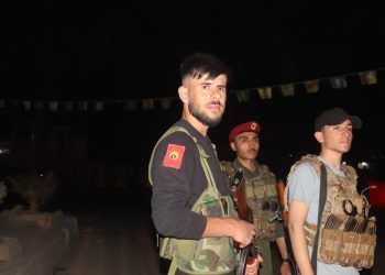 Ciwanên Kobanê li bajarê Kobanê tedbîrên ewlehiyê digirin