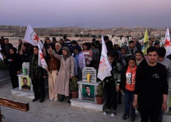 Li Helebê ciwanên PYD’ê şehîdên 12 Adarê bibîranîn