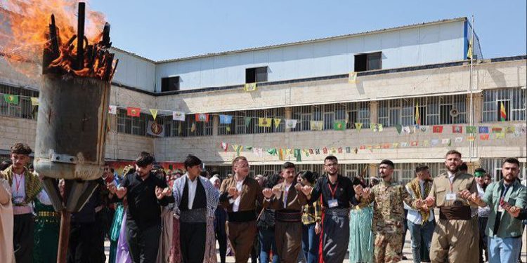 Yekîtiya Xwendekaran li Zanîngeha Rojava Newroz pîroz kir