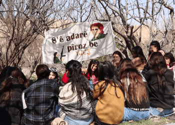 Yekîtiya Jinên Ciwanên Şengalê bi boneya 8’ê Adarê seminer lidarxistin