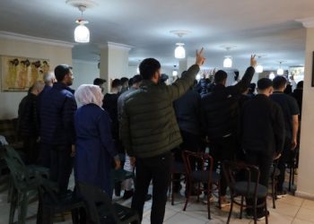 Civîna ciwanan a li Stenbolê bi dirûşmeya ‘Em ê xwe birêxistin bikin, em ê bi rêxistin bikin’