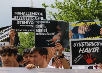 Di pêşengtiya ciwanan de Platforma “Şiyar Be! hat ava kirin