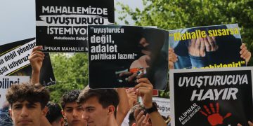 Di pêşengtiya ciwanan de Platforma “Şiyar Be! hat ava kirin