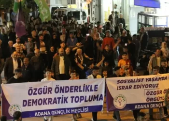 Meclîsa Ciwanan ya DEM Partî ji bo Rêber APO meşiyan