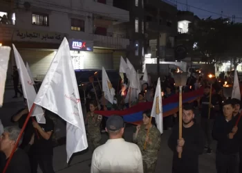 Ciwanên Ermenî di salvegera komkujiyê de meşa meşaleyî lidarxistin