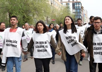 Gelê me tevî jin û ciwanên xwe, 4’ê Nîsanê ji bo xwe weke roja ji nû ve jidayikbûnê pênase dike