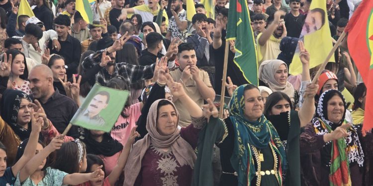 Bi hezaran li Heseke rojbûna Rêber Apo pîroz kirin