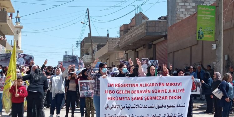 Gelê Heseke nerazîbûna li hemberî astengkirina alîkariya mirovî ji bo Elewiyan nîşan da