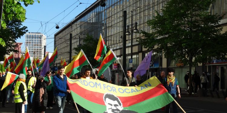 Ciwan li Berlîn û Hambûrgê ji bo Rêber APO meşiyan