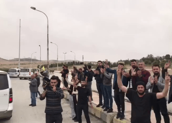 Şêniyên Dêrazor, Tebqa û Reqayê nobeta Tişrînê dewr girt