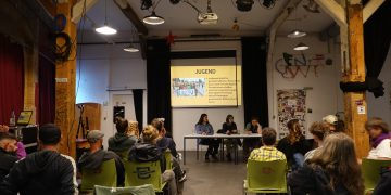 20 bajar 20 semîner : Ciwanên Enternasiyonal berxwedana gelên Şengalê didin nasin