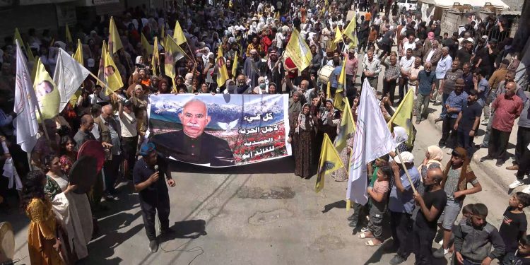 Li Heseke gel ji bo azadiya fîzîkî ya Rêber APO meşiyan