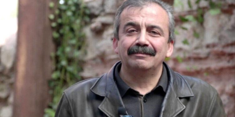 Sirri Sureyya Onder Şehîd bû