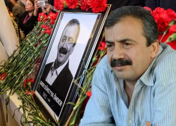 Hin kes serî nadin dilê mirovan û naçin… Ew li wir dimînin