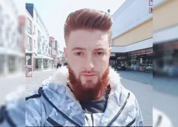 Ciwanek di girtîgehên hikumeta veguhêz de hat kuştin