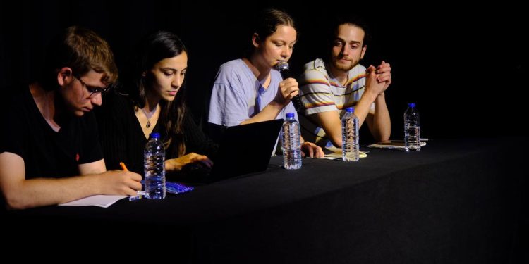 Ji Şandeya Ciwanên Enternasyonalîst li Stenbolê Panel