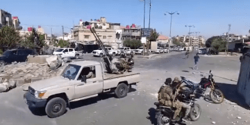 Hêzên HTŞ li bajarê Siwêdayê kuştinên girseyî pêk tînin