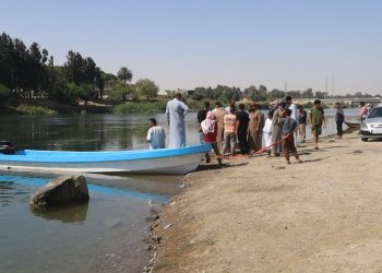 4 Ciwan di çemê Firatê de xeniqîn