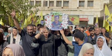 Karwanê cenazeyê fermandar Nûredîn Sofî ber bi Qamişloyê ve bi rê ket